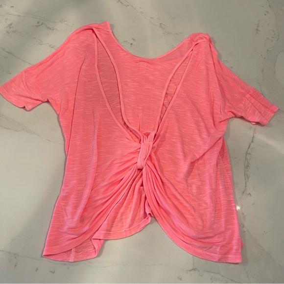 NWOT LF emma + sam neon pink cut out cropped tshirt - Picture 8 of 14